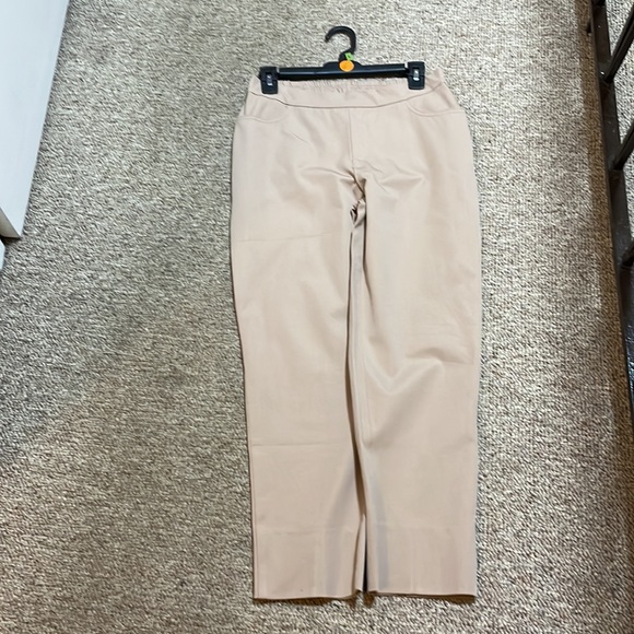 Isaac mizrahi tan pants. Never worn . No tags - Picture 3 of 5